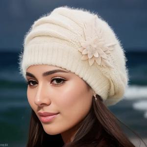 TEMU 란스틴 여성용 리얼리스틱 퍼 같은 겨울 비니 모자 - 두꺼운 접이식 귀 덮개, 화이트 패치 & 프린지 트림, 스키, 스노보드, 추운 날씨에 부드럽고 따뜻함 (부피 없음, 손세탁 가능) - 퍼 같은 악센트 (퍼 없음)