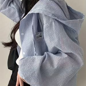 TEMU 여성용 시크한 수직 줄무늬 후드 재킷 - 연한 파랑 & 흰색, 버튼업, 긴 소매, 캐주얼 가을 아우터웨어 포켓 포함, 폴리에스터, 캐주얼 의상에 완벽, 캐주얼 아우터웨어 | 버튼업 후디 | 폴리에스터 재킷, 여성용 셔츠, 스타일리시한 여성용 블라우스