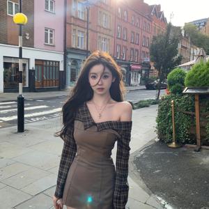 TEMU 그리운 오프숄더 투톤 미니 드레스 - 슬림핏, 긴팔, 비대칭 밑단, 갈색과 검정 줄무늬 패턴, 봄/가을에 완벽한 여성용 패션, 우아한 의상|비대칭 밑단|슬림 핏 탑|여성원피스|인견원피스|가을원피스