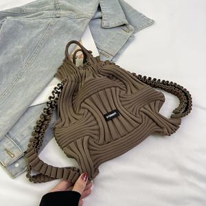 TEMU 세련되고 캐주얼한 일본 및 한국 스타일의 다기능 가방입니다. 압축 가능한 니트 단색 토트백은 핸드백, 핸드백 또는 핸드백으로 사용할 수 있으며, 휴가, 일상적인 캐주얼 외출, 커피 및 티타임에 적합합니다.