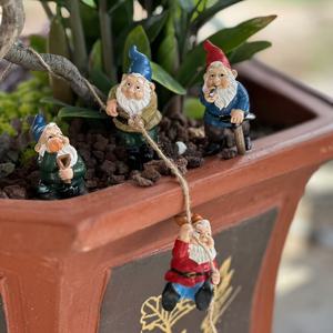 TEMU 4개 세트 레진 드워프 화분 장식, 정원용 도자기 야외 장식품, 매달린 등반하는 드워프 조각상 꽃병 포근이, 재미있는 등반 드워프 정원 조각상 레진 스컬쳐 바닥 삽입형|화분