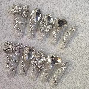 TEMU 10개 손으로 만든 프레스 온 네일, 헤비 워크 풀 폭발, 사랑과 리본이 있는 고급 웨딩 네일, 실버 엣지