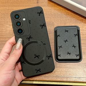 TEMU 고품질 패션 핫 소프트 그립 창의적인 충격 방지 블랙 보우 무늬 자석 폰 케이스 & 럭셔리 크리에이티브 가죽 카드 지갑 2-in-1 조합, 갤럭시 S25 S24 S23 S22 플러스 울트라 FE S21+ S20 A54 5G A53 A52 A52S A15 A14 KT1용 남녀 공용 자석 카드 홀더, 은행카드·신용카드·ID 등 2~3장 수납 가능