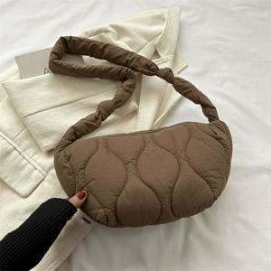 TEMU 1 스타일리시 여성용 다운 숄더 백, 퀼트 크로스바디 백 - 부드러운 패딩 숄더 스트랩, 대용량 수납공간, 내구성 있는 소재, 안전한 지퍼 클로저, 카키, 그린, 블랙 색상 - 사계절 사용 가능, 일상 및 비즈니스에 적합한 핸드백