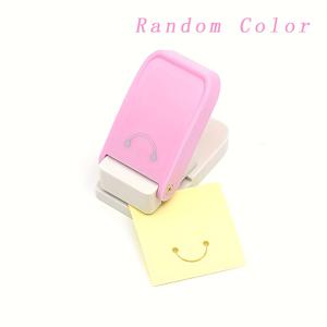 TEMU 즐거운 얼굴 핸드 펀치 머신 - 휴대용 수동 구멍 펀치 도구, 정렬 가이드 & 키체인 부착물 포함, DIY 공예, 종이, 패브릭용 - 파스텔 핑크/화이트 (랜덤 색상) - 키링 액세서리 제작기|키링|키링부자재