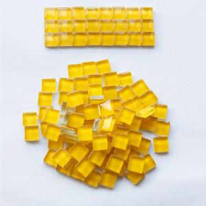 TEMU 100pcs 노란색 유리 모자이크 크리스탈 컬러 모자이크 컵 캔들 거치대 장식 DIY 재료 패키지/액자/캐비닛 문/배경 벽/조리대/컵 컵 받침/보석 상자 수제 번역 크기: 10*10mm 0.393*0.393 인치
