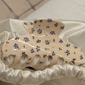 TEMU 스위트 체리 & 블루베리 꽃 아세트산 헤어 클립, 라인스톤 액센트, 우아한 오블로운 모양, 단일 피스, 데이에 완벽한 여성용 스위트하트 클로우 클립