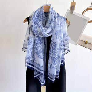 TEMU 여성용 우아한 블루 플로랄 프린트 스카프 - 봄 여름용 가벼운 통기성 롱 숄, 캐주얼 & 포멀룩에 어울리는 다재다능한 패션 액세서리, 경량 럭셔리 장식 스카프, 세련된 디자인, 쉬운 관리 원단, 여성스러운 스타일, 섬세한 질감, 멋진 랩, 여름 의상