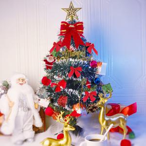 TEMU 60cm 미니 크리스마스 트리 (빨간색 & 금색 장식, 금색 별, 금색 사슴 피규어 포함) - 튼튼한 받침대가 있는 내구성 좋은 플라스틱 인공 트리, 실내/외 휴일 장식, 시즌 디스플레이, 클래식 스타일, 크리스마스에 완벽