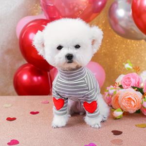 TEMU 데이 강아지 스웨터 - 빨간 하트 장식이 있는 흑백 , 겨울철 따뜻한 소형견용 풀오버, 휴일 사진 촬영을 위한 포근한 애완동물 의류, 로맨틱 스타일, 부드러운 원단 소재