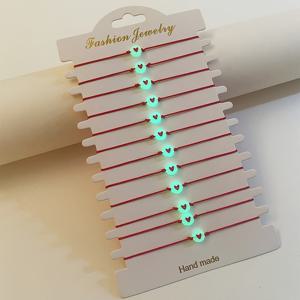 TEMU 12개 세트 야광 하트 비즈 팔찌 - 레드 & 화이트 여성용 액세서리, 뮤직 페스티벌 파티 선물, 교사의 날 졸업 기념품, 핸드메이드 스타일 연중 착용