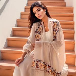 TEMU 여성용 플로럴 & 버드 자수 숄 - 부드러운 베이지와 파스텔 멀티컬러 스카프, 해변, 여행, 캐주얼과 포멀한 의상에 적합한 가벼우면서 따뜻함. 정교한 꽃무늬가 돋보이는 인도 영감의 세련된 디자인, 손세탁 가능, 다양하게 활용할 수 있는 랩형 쇼울, 신축성이 없는 원단, 야외 활동과 수영복에 이상적인 비치웨어