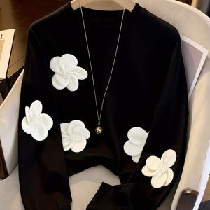 TEMU 여성용 3D 플라워 스웨트셔츠 - 광택 블랙에 화이트 블룸, 라운드넥 긴팔 캐주얼 스웨터, 사계절 레이어링 탑, 핸드워시 가능 & 청바지 또는 드레스와 다양한 스타일링 (무봉제 어플리케 디자인)