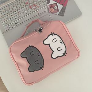 TEMU 귀여운 만화 고양이 메이크업 가방 - 핑크 리본 액센트가 있는 가벼운 나일론 핸드백, 전화, 립스틱, 카메라 보관용으로 기계 세탁 가능한 화장품 정리함, 여행 액세서리 | 재미있는 디자인 | 내구성 있는 지퍼 클로저, 고양이 가방|립스틱|화장품정리함