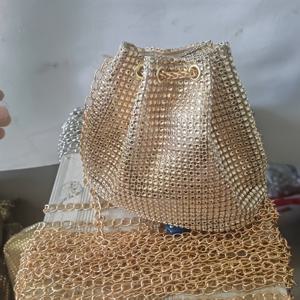 TEMU 우아한 금색 시퀀 클러치 지갑 - 가벼움, 고정된 어깨끈, 드로스트링 클로저, 천으로 안장, 가장자리 페인트 세부사항 - 파티, 직장, 쇼핑, 여행 및 특별한 기회에 적합 - 여성용 다용도 저녁 핸드백, 파티 지갑 | 시퀀 장식 가방 | 드로스트링 클로저 지갑