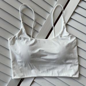 TEMU 여성용 무끈한 스트랩리스 탱크 탑, 내장 브라 패드 - 가벼운 아이스 슬리키 섬유 원단, 통기성 있는 여름 캐주얼 웨어, 단색 블랙, 무끈한 속옷, 다용도 레이어링 피스, 세련된 디자인, 부드러운 질감