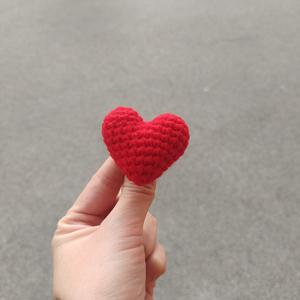 TEMU 1 우아한 수제 크로셰 하트 브로치 - 시크한 레드 액세서리, 일상 착용 및 선물용으로 이상적, 파티 및 데이에 완벽, 크로셰 액세서리