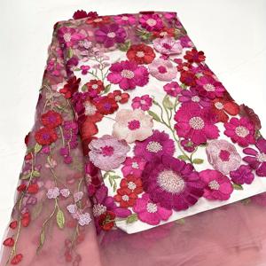 TEMU 아프리카, 프랑스, 중동 디자인을 영감받은 3D 플로럴 레이스가 특징인 멀티 컬러 자수 원단입니다. 부드러운 메시 레이스 소재는 의류 및 방충 의류의 3D 플로럴 장식에 적합합니다.