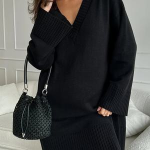 TEMU JNQualytrix 여성용 캐주얼 V넥 긴팔 드레스 - 부드러운 리브 질감, 솔리드 블랙, 가을/겨울용 릴렉스핏, 손세탁 또는 드라이클리닝 가능, 편안한 패션, 내구성 있는 니트웨어