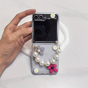 TEMU 삼성 갤럭시 Z 플립 3 4 5 6에 적합한 여름 신선한 데이지 작은 파란 꽃 접이식 모바일 폰 케이스, 진주 체인 포함, 심플하고 패셔너블한 접이식 모바일 폰 케이스