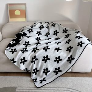 TEMU 1개 노르딕 스로우 담요 - 소파, 침대 또는 에어컨용 부드러운 플로럴 패턴 사계절용 가벼운 담요 - 블랙 & 화이트 대비 디자인, 싱글/더블 사이즈, 현대적인 홈 데코, 모던 액세서리, 다목적 편안함 아이템, 스타일, 통기성 소재, 세련된 인테리어 커버|쇼파|소파|쇼파커버