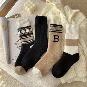 TEMU 4팩 테리클로스 패턴 청소년용 보온 양말, 가을/겨울 플러시 두꺼운 바닥 타월 양말, 집에서 추위 방지용, 청소년용, 할로윈 양말,스티치 양말, 아늑한 홈웨어,실내 편안함,스타일리시 양말,플러시 양말,따뜻한 안감,두꺼운 소재,테리 클로스 양말,플리스 라인드 양말,캐주얼 웨어,휴일 선물