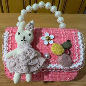 TEMU 학교나 야외 활동을 위한 귀여운 미니 가방, 진주 손잡이와 토끼 인형이 있다. 매우 가볍고 크리스마스, 할로윈, 생일 선물로 좋은 선택이다.|미니크로스백|가죽가방