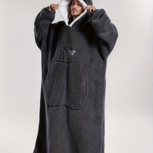 TEMU 어두운 회색에 사과 자수가 있는 남성용 루즈핏 긴 후드 목욕 가운 - 포켓과 신축성이 있어 가을과 겨울에 편안하게 입을 수 있는 캐주얼 스타일의 폴리에스테르 잠옷, 두꺼운 후드 디자인으로 아늑한 목욕 가운 세트, 플러스 사이즈|샤워가운