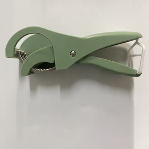 TEMU 다기능 야채 및 과일 슬라이서 | 조절 가능한 스테인리스 스틸 블레이드, 내구성 좋은 폴리프로필렌, 수동 작동 방식의 인체공학적 녹색 주방 도구 (당근, 오이, 토마토용)