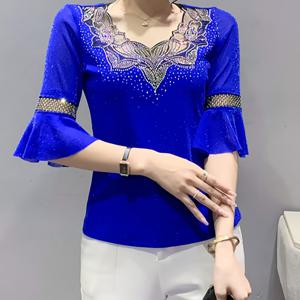 TEMU 여성용 우아한 라인스톤 장식 레이스 트림 슬림핏 티셔츠 - 기하학 패턴 블랙 탑, 스프링/서머/가을용 스트레치 원단, 세탁기 사용 가능, 계절별 패션, 고급스러운 캐주얼, 내구성 있는 제작