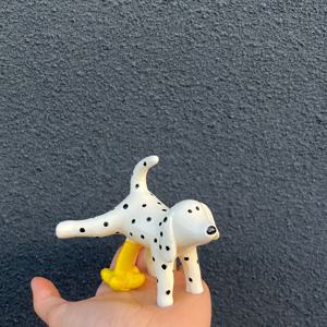 TEMU 다양한 방 유형을 위한 애니메이션 영감을 받은 창의적인 장식, 전기 필요 없음, 크리스마스, 할로윈, 부활절, 한카카, 추수 감사절 장식에 완벽한 독특한 스타일의 수지 개 소변하는 인형