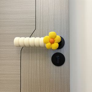 TEMU 문 막기 꽃 디자인 문 손잡이 장갑 비지 보호 문 조용하고 충돌 방지 커버 효과적으로 벽과 문 잠금 장치를 파괴하는 것을 방지합니다. 안티 스테틱 풀링 장갑 1/2pcs|방문손잡이