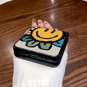 TEMU Z Flip3, Z Flip4, W23 Flip, Z Flip5, W24 Flip, Z Flip6, Z Fold2, W21, Z Fold3, W22, Z Fold4, W23, Z Fold5, W24, Z Fold6에 적합한 즐거운 얼굴 컬러풀 꽃 일러스트 패턴 디자인, 방수 기능이 있는 세련된 인조 가죽 모바일 폰 케이스 팔찌