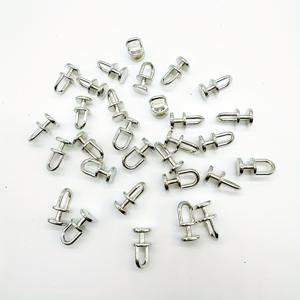 TEMU 30개 아연 합금 녹슬지 않고 내마모성 커튼 트랙 액세서리 금속 풀리 후크 직선 레일 곡선 레일 슬라이드 범용 코그 버클, 골든 롤러 창문 가공 액세서리, 조용한 커튼 풀리, 트랙 롤러 후크, 구식 일반 사이즈, 내구성이 뛰어나고 매끄러운, 가정 및 사무실에 적합