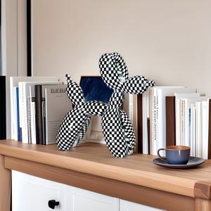 TEMU 1개 검정과 흰색 체크무늬 풍선 개 조각상 - 현대적인 레진 아트 피규어, 집, 사무실, 책장, 커피 테이블 또는 책상 장식용 - 실내외 다용도 사용 가능, 개 장식