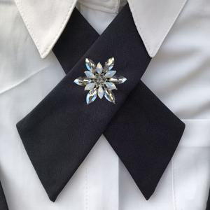 TEMU 1pc 우아한 여성용 넥타이와 매칭되는 스노플레크 보석 브로치 - 해군색과 빨간색, 유니폼, JK 작업복, 및 캐주얼 야외 행사에 적합, 캐주얼한 옷에 적합한 넥타이|스노플레크 브로치 넥타이|보석 장식