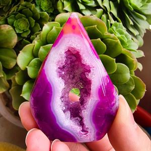 TEMU 1개 화려한 로즈 레드 마노 물방울 장식 - 스타일 지오드 핑크, 화이트 & 퍼플 색상, 반짝이는 홈 데코, 발렌타인데이, 크리스마스, 부활절 등에 완벽한 선물, 애호가를 위한 이상적인 선택