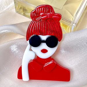 TEMU 1pc 패션 레드헤드 걸이 안경 브로치 핀 - 스타일리시한 만화 디자인, 아크릴 및 금속, 캐주얼 의상 또는 선물로 완벽, 일상 액세서리 | 만화 캐릭터 핀 | 광택 마감