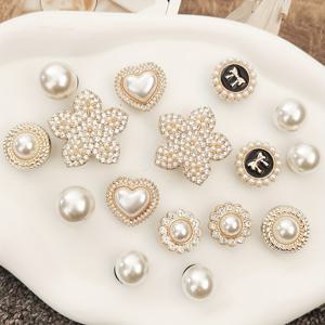 TEMU 16개 골든 럭셔리 라인스톤 신발 참 - , 하트 & 리본 매듭 인조 비즈 클립과 장식품, 여성용 샌들 슬라이드 슬리퍼를 위한 탈착 가능한 다기능 장식, 생일 크리스마스 발렌타인데이 선물, 산달 장식 | 하트 모양 참 | 고급스러운 신발 액세서리|여성샌들|여자샌들