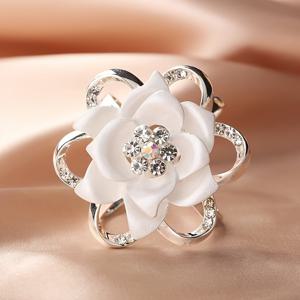 TEMU 1개 우아한 장미 꽃 라인스톤 스카프 클립 - 골드 톤 메탈 벨트 버클, 핑크 & 화이트 플로럴 디자인, 반짝이는 보석, 이브닝 가운 및 파티 의상에 완벽, 발렌타인데이 선물용 축제 액세서리, 깃털 없는 디자인