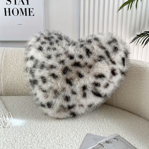 TEMU 편안한 여우 모피 하트 모양의 던지기 베개, 검은색과 흰색 하운드스투트 패턴 - 부드럽고 세탁 가능한, 털이 안 나는 장식용 쿠션, 소파, 침대, 또는 선물용 - 크리스마스, 부활절, 데이, 장식용 베개에 완벽합니다.