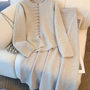 TEMU 2025 신상 여성용 가을 겨울 루즈 사이즈 중국 스타일 우아한 스웨터 가디건 탑 + 탄력 있는 허리 하프 스커트 투피스 세트, 비대칭 디자인, 단색, 크루 넥, 긴 소매, 캐주얼 의상, 비대칭 디자인, 건축, 스웨터 드레스