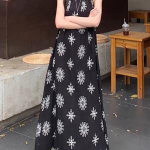 TEMU 여성용 우아한 플로럴 프린트 스파게티 스트랩 맥시 드레스 - 블랙 & 화이트 스노우플레이크 패턴, 루즈핏 플레어드 스커트, 통기성 여름 비치 휴가 드레스, 세탁 가능, 플로럴 프린트 서스펜더 드레스, 캐주얼 아웃핏, 빈티지 스타일, 쉬운 관리, 웨어, 논스트레치 원단, 보호 시크 스타일|여름원피스