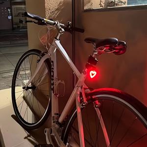 TEMU 1팩 하트 모양 LED 자전거 후광 - USB 충전식, 레진, 36V 이하, 고품질이 아닌, 야간 사이클링 안전을 위한 핸들바 마운트, 자전거 후광, 핸들바 라이트, 재미있는 디자인, USB 충전식 라이트