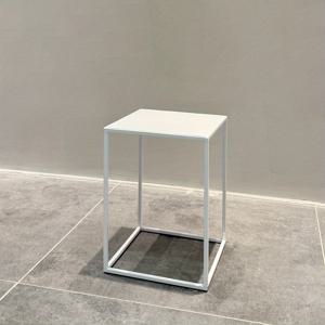 TEMU 모던 스퀘어 메탈 화분 받침대 - 화이트 기하학 프레임, 실내/실외용 튼튼한 식물 전시 선반, 홈 & 가든 데코, 세련된 금속 디자인, 내구성 강화 구조|화분받침대