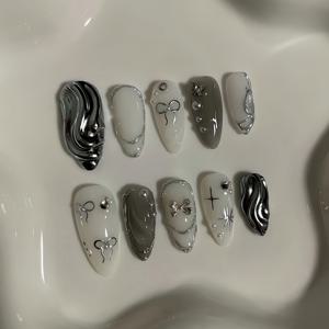 TEMU 10개입 Y2K 핸드메이드 스위트 쿨 입체 보우 실버 글리터 나비 라인스톤 세밀 디자인 - 실버 & 화이트 스플라이싱 티어드롭 짧은 스타일, 젤리 접착제 및 네일 파일 포함, 여성 데일리 웨어용 재사용 가능