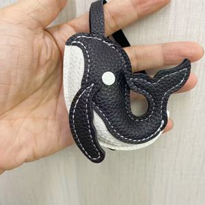 TEMU 1pc 블랙 휘슬 형태 인조 가죽 키체인 - 손수작업, 황금색 버튼이 있는 내구성 있는 매력, 가방 및 자동차 키에 이상적, 동물 애호가를 위한 완벽한 선물, 해변 액세서리|위스키 액세서리|스itches 세부 사항, DIY 지갑 만들기