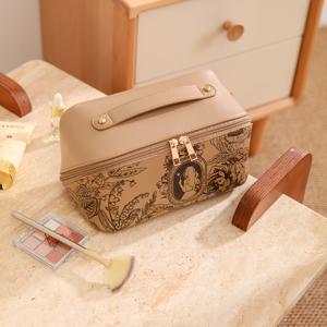 TEMU 여성을 위한 대용량 여행용 화장품 가방, 평평하게 열리는 휴대용 세면도구 파우치, 칸막이와 손잡이가 있는 메이크업 정리함이 특징입니다.|화장품정리함