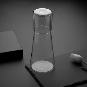 TEMU 30온스/850밀리, 침대 옆 투명 유리 물병 세트, 욕실 사용을 위한 입안 세척 용기 포함, 컵과 물병이 있는 야간 사용용 야상대