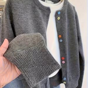 TEMU 여성용 레트로 스타일 무지개 버튼 프론트 가디건 - 소프트 그레이 오픈 스웨터, 컬러풀한 단추 디자인, 미디엄 스트레치 라운드넥 긴소매 봄/가을 레이어링, 우아한 캐주얼 & 포멀 웨어, 빈티지 감성 중량감 있는 니트웨어